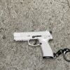 1:3 White QSZ92G plastic model keychain